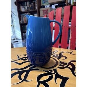 New Blue Le Creuset French Stoneware Pottery 2 Quart Jug Pitcher Azure Serveware
